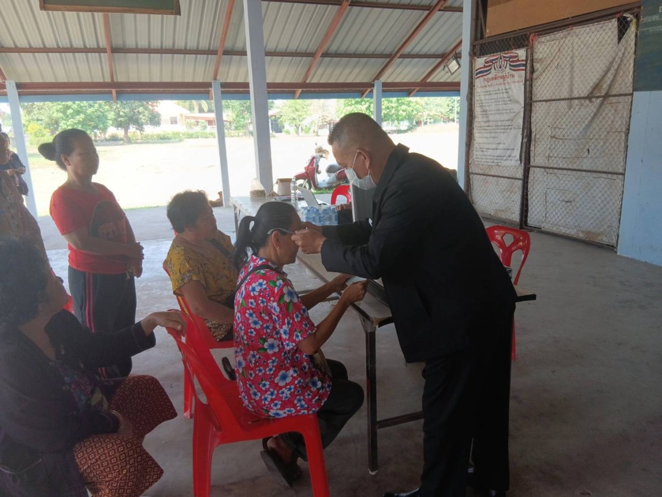 กองสาธารณสุขและสิ่งแวดล้อม เทศบาลตำบลไค้นุ่น อำเภอห้วยผึ้ง จังหวัดกาฬสินธุ์ ได้ดำเนินงานลงพื้นที่ตาม "โครงการคัดกรองความผิดปกติสายตาและแก้ไขปัญหาการมองเห็นไม่ชัด ประจำปีงบประมาณ พ.ศ. 2569"